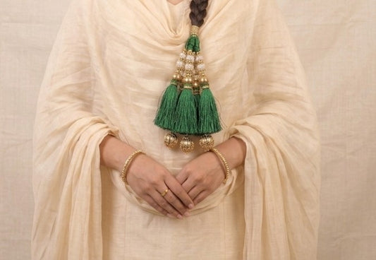 Premium Handcrafted Emerald Green Pearl & Gold Paranda – Traditional Hair Accessory with Silk Tassels